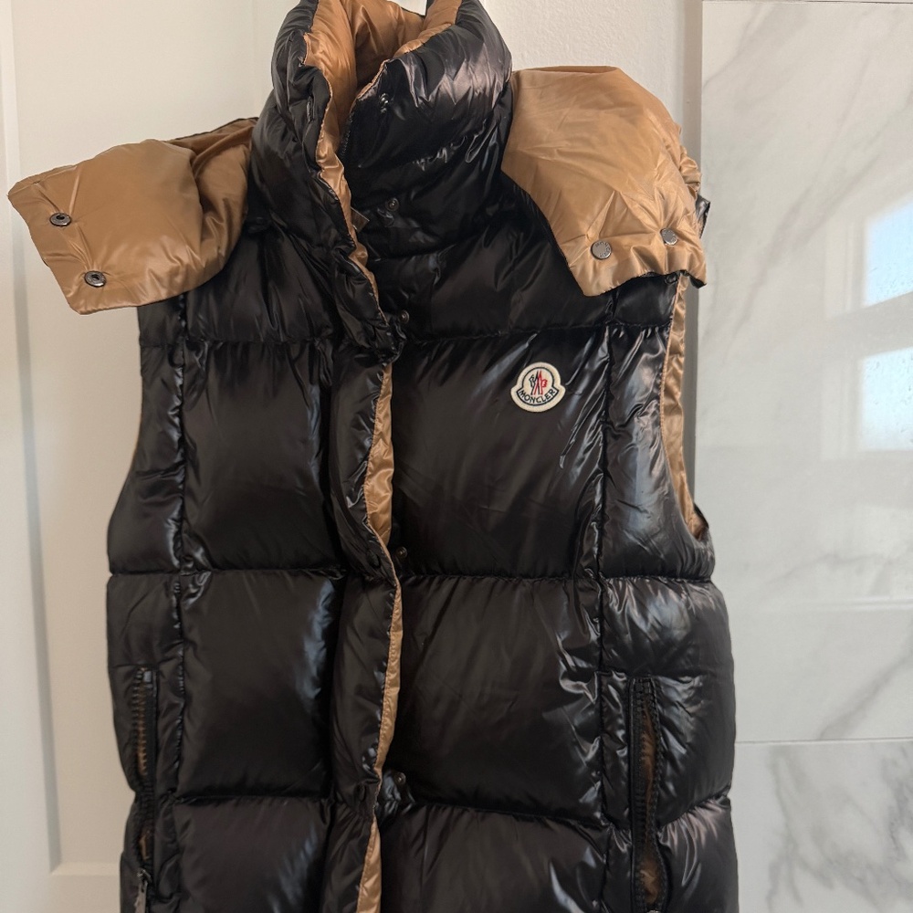 Moncler down vest, S